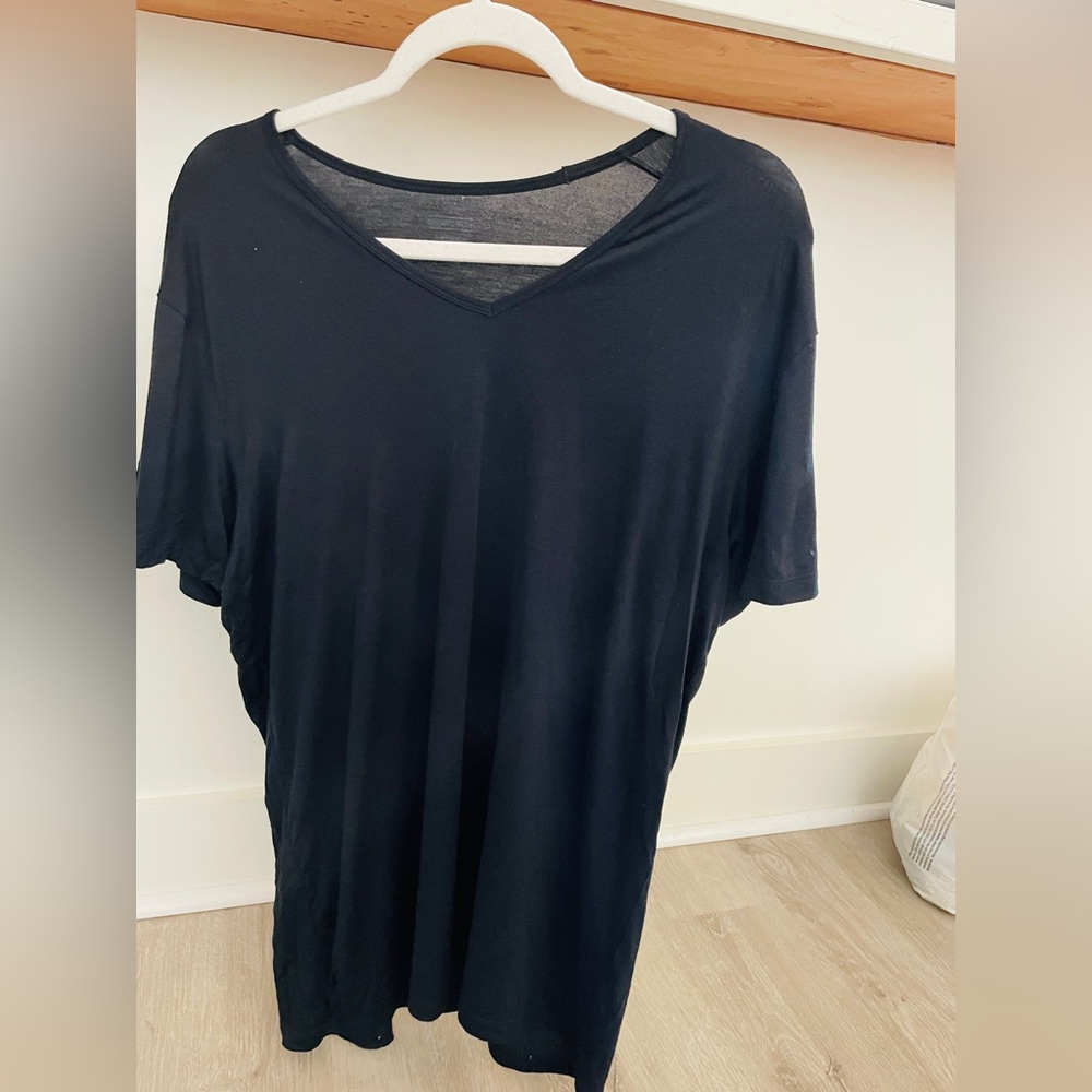Uniqlo Heattech V-Neck Tunic Top Black Size XL Black V-Neck T-Shirt